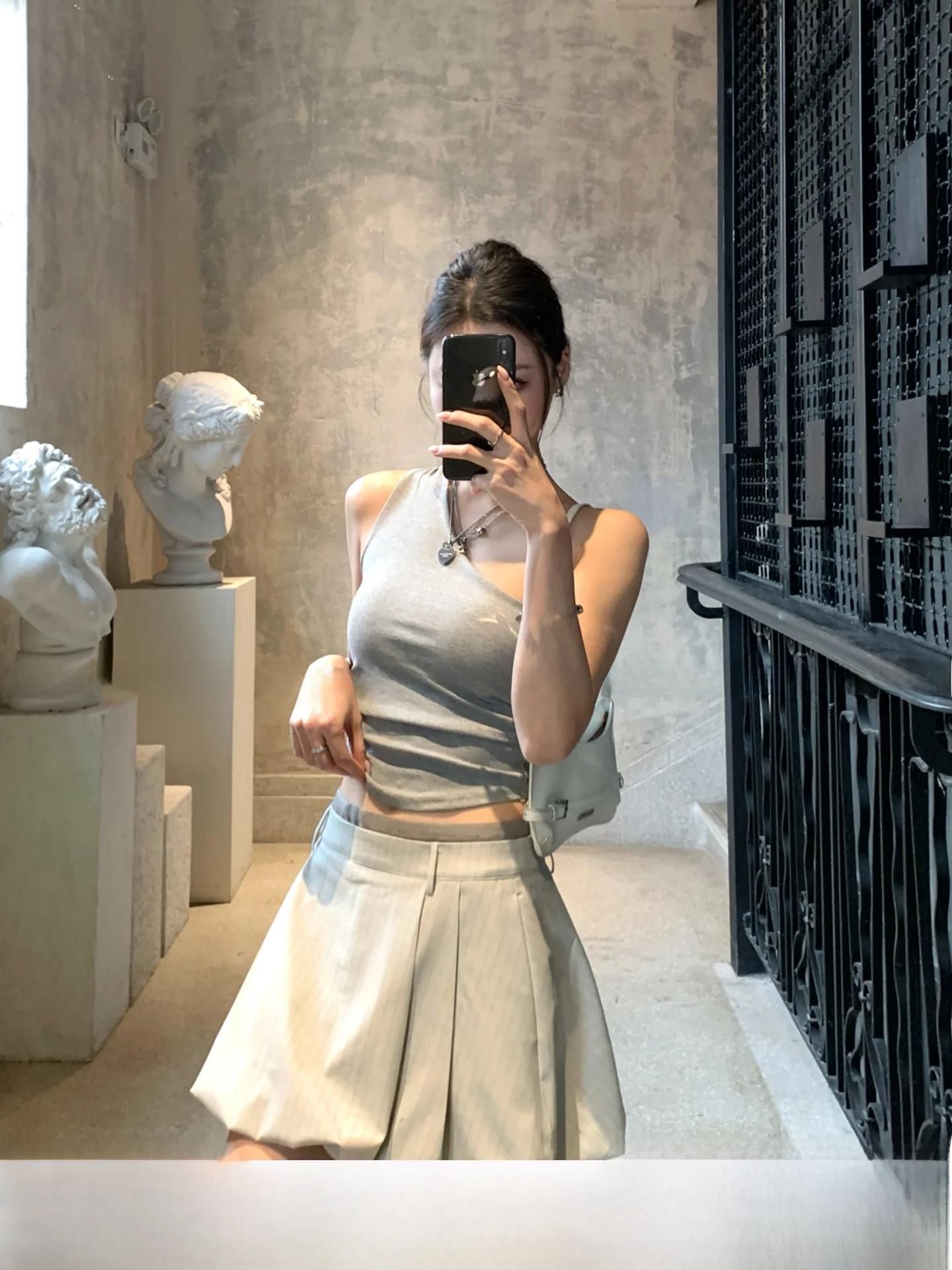 GV Big Brother Early Spring Miu Series Color Block Suit Material Puffy Flower Bud Short Skirt Women's New Style Anti-Light
GV Big Brother Early Spring Miu Series Color Block Suit Material Puffy Flower Bud Short Skirt Women's New Style Anti-Light