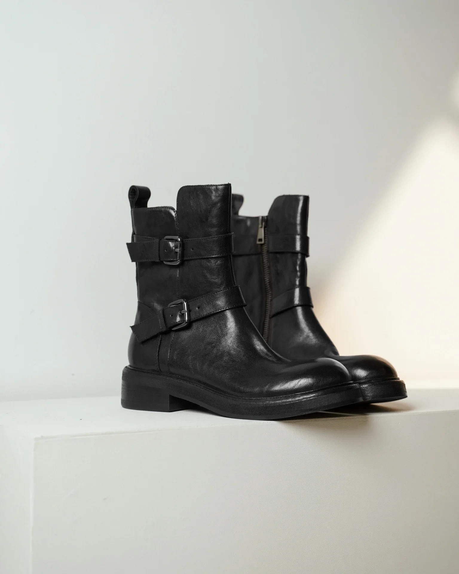 Withered British Minimalism Vintage Washed Cowhide Motorcycle Boots Women Fashion Girls Black Flat Ankle Shoes Boot Women
Withered British Minimalism Vintage Washed Cowhide Motorcycle Boots Women Fashion Girls Black Flat Ankle Shoes Boot Women