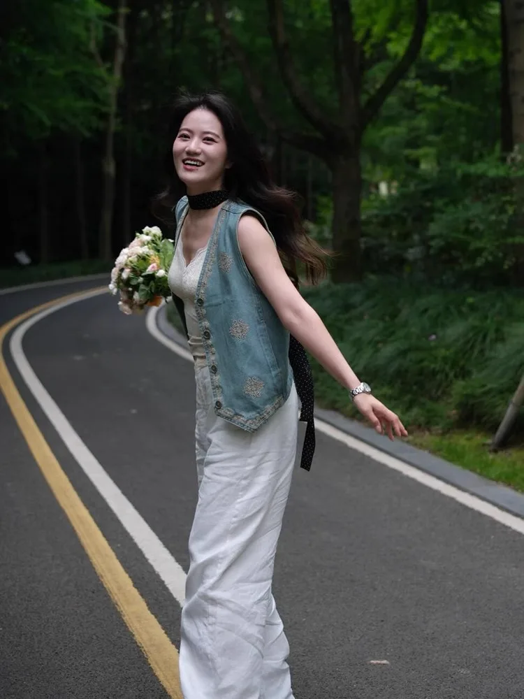 Faionable приталенный джинсовый жилет, женский летний новый топ с v-образным вырезом, модный топ на одной пуговице для поездок на работу
Faionable приталенный джинсовый жилет, женский летний новый топ с v-образным вырезом, модный топ на одной пуговице для поездок на работу