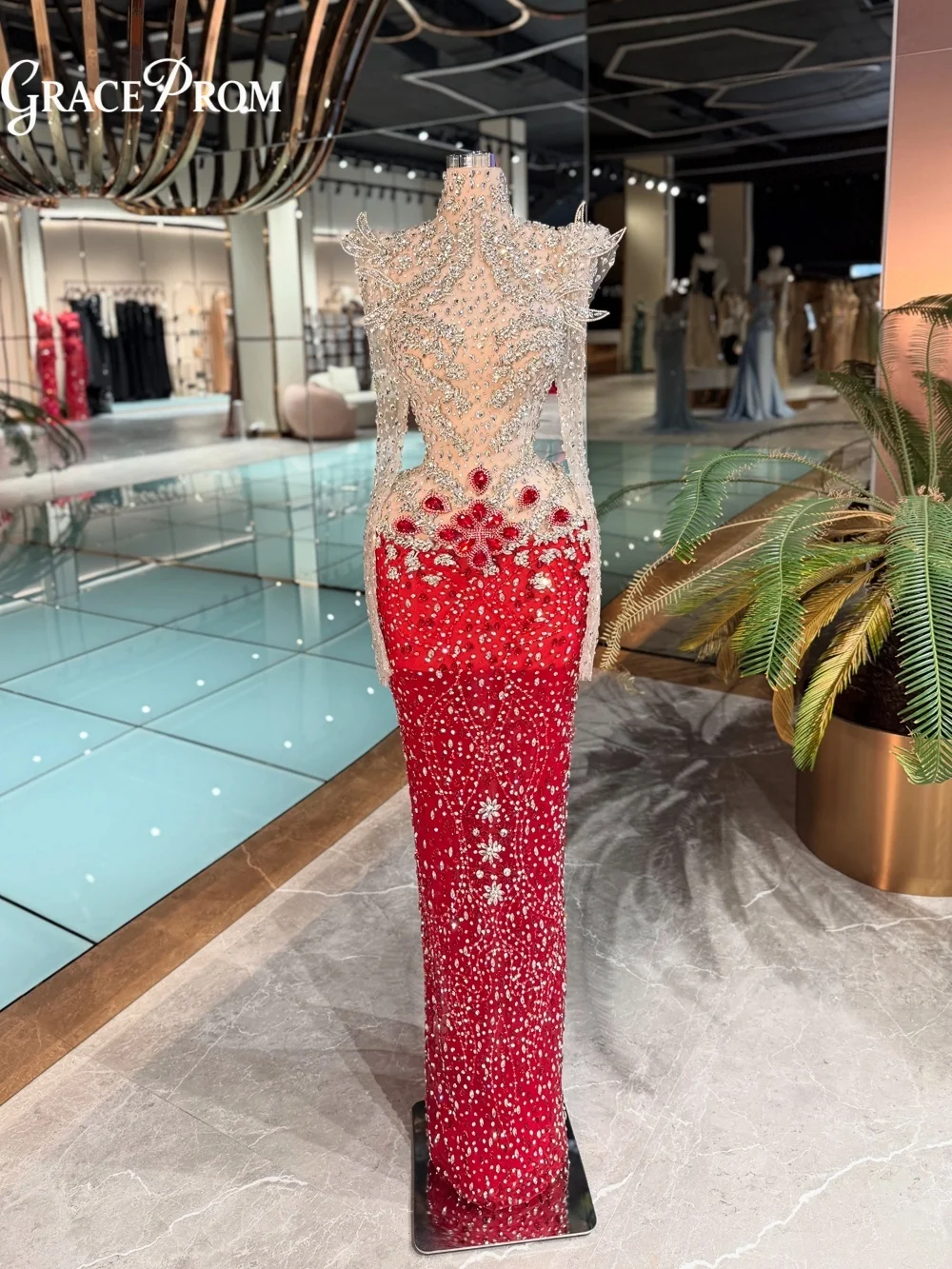 Exquisite Red Silver Crystal Beaded Evening Gown with Sheer High Neck Fitted Silhouette Party Dress Wedding Guests فساتين سهرة
Exquisite Red Silver Crystal Beaded Evening Gown with Sheer High Neck Fitted Silhouette Party Dress Wedding Guests فساتين سهرة