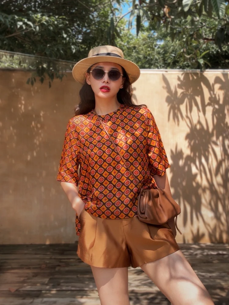 Новая китайская шелковая блузка для женщин, ретро-стиль, круглый вырез, свободный крой, летняя, с цветочной вышивкой, из шелка сянъюнь, E50783
Новая китайская шелковая блузка для женщин, ретро-стиль, круглый вырез, свободный крой, летняя, с цветочной вышивкой, из шелка сянъюнь, E50783