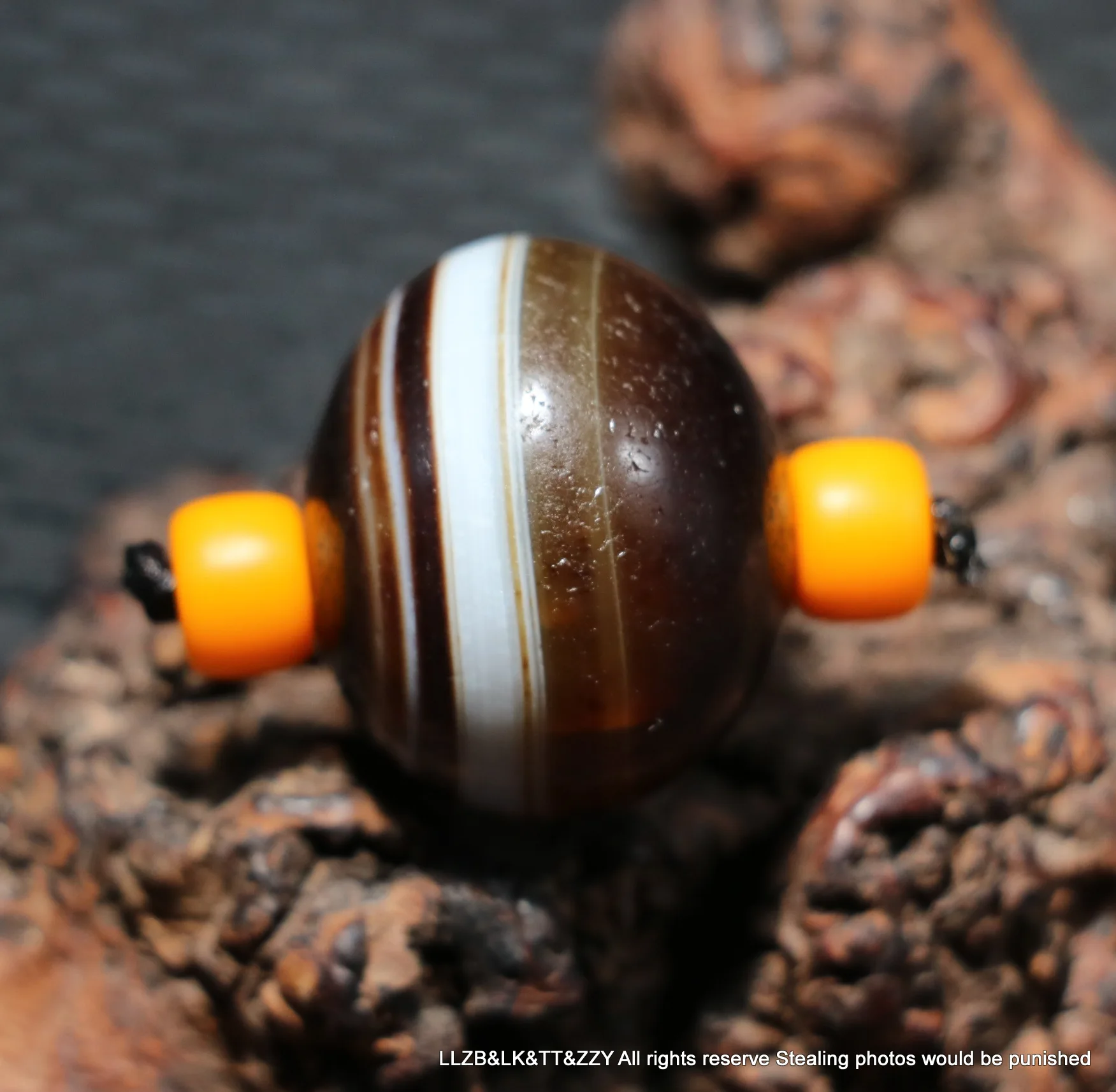Treasure Magic LKbrother Energy Tibetan Old Agate Natural Silkworm Line Big Abacus dZi Bead Ball Sphere A Talisman
Treasure Magic LKbrother Energy Tibetan Old Agate Natural Silkworm Line Big Abacus dZi Bead Ball Sphere A Talisman