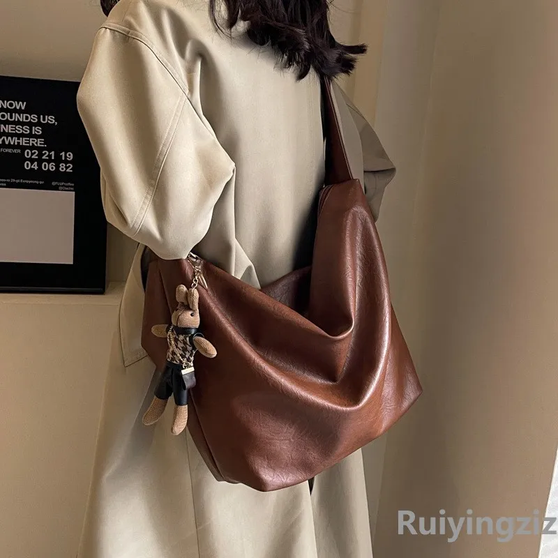 Vintage Fashion Shoulder Bag Large Capacity Bag Women Popular Simple Soft Tote Bag PU Waterproof Crossbody Bag Messenger Bag
Vintage Fashion Shoulder Bag Large Capacity Bag Women Popular Simple Soft Tote Bag PU Waterproof Crossbody Bag Messenger Bag