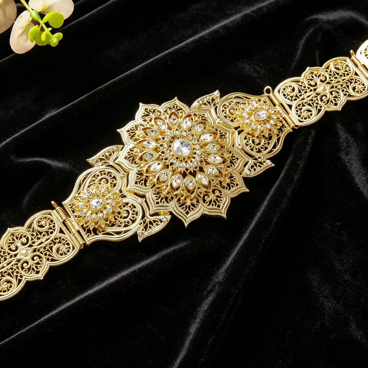 Arabian Women's Wedding Decoration Jewelry Belt Adjustable Length Cutout Flower Design Body Waist Chain
Arabian Women's Wedding Decoration Jewelry Belt Adjustable Length Cutout Flower Design Body Waist Chain