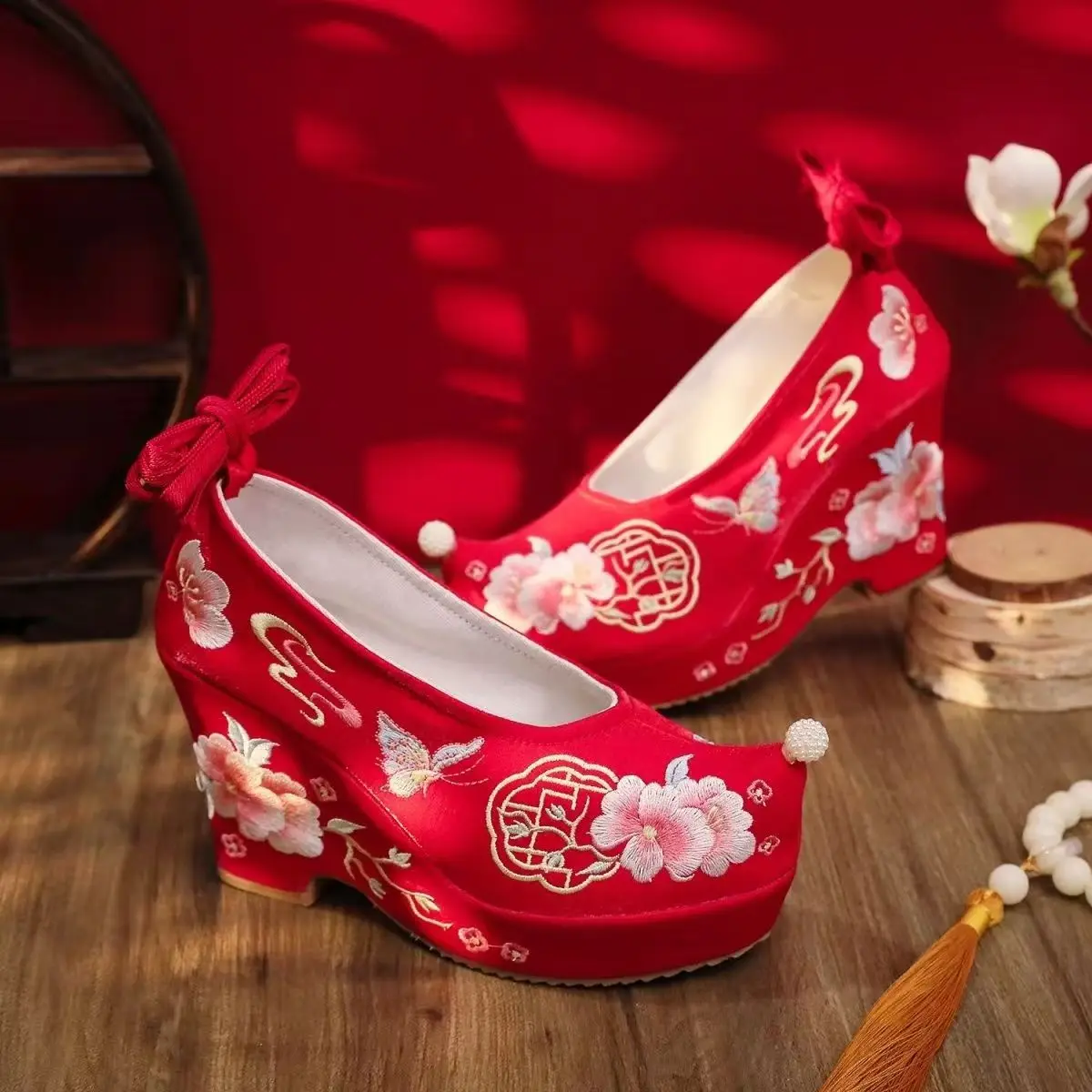 Women 9 cm High Heel Embroidered Cloth Shoes Ethnic Style Thick sole Shallow Ankle Strap Cocked Shoes Toe Wedges Hanfu Shoes
Women 9 cm High Heel Embroidered Cloth Shoes Ethnic Style Thick sole Shallow Ankle Strap Cocked Shoes Toe Wedges Hanfu Shoes