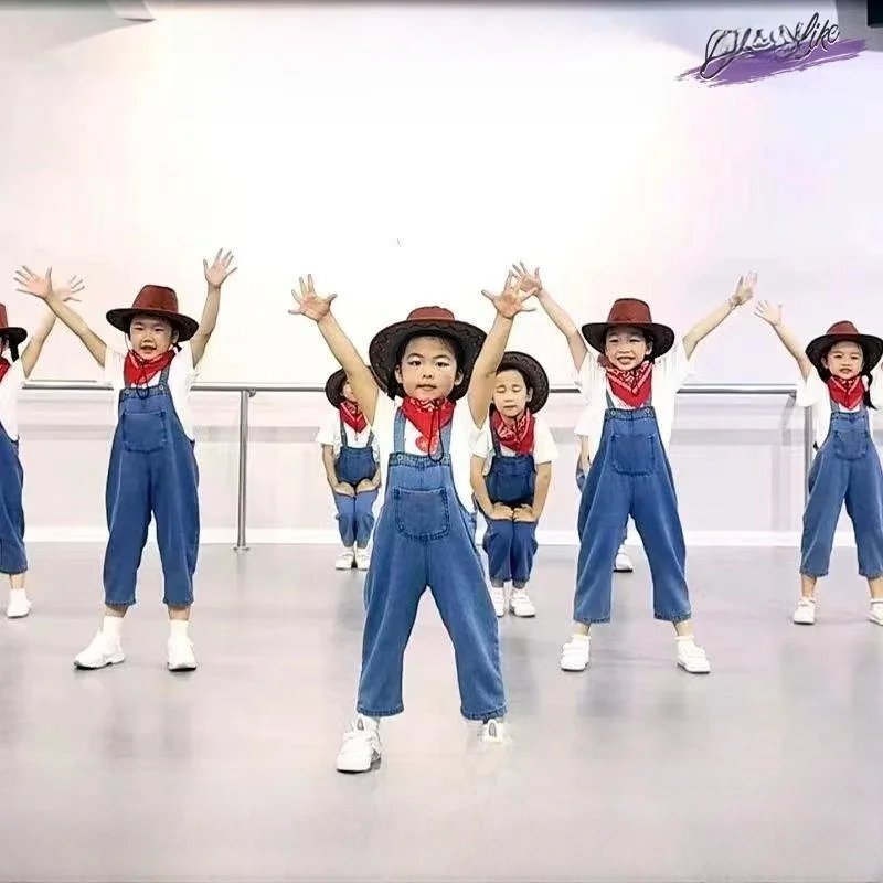 Детский костюм для выступлений: комбинезон ковбоя в западном стиле, танцевальный костюм для мальчиков и девочек, детский сад, Six-One Busy Cowboys
Детский костюм для выступлений: комбинезон ковбоя в западном стиле, танцевальный костюм для мальчиков и девочек, детский сад, Six-One Busy Cowboys