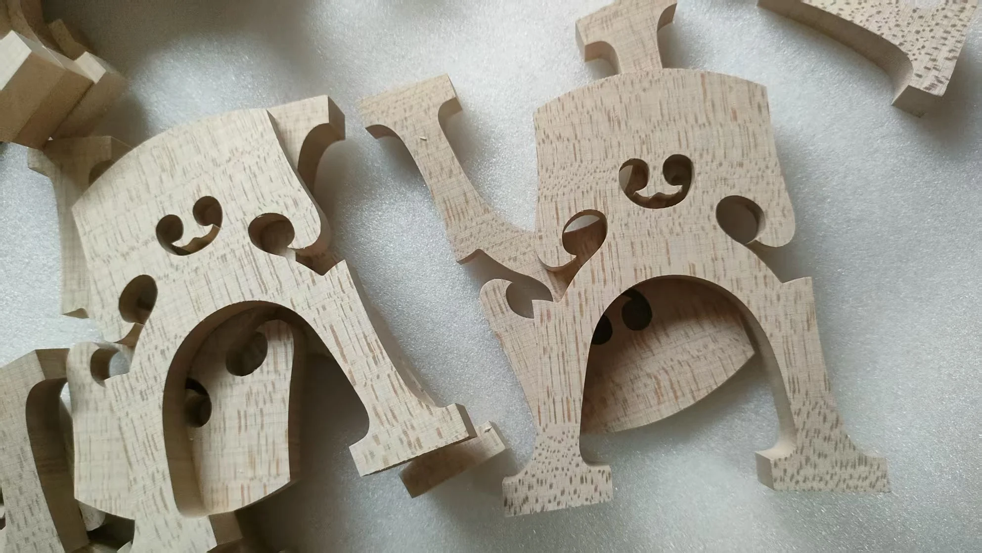 1 PC High Quality Belgium Style Cello Bridge 4/4 92mm At The Bottom Flamed Maple
1 PC High Quality Belgium Style Cello Bridge 4/4 92mm At The Bottom Flamed Maple