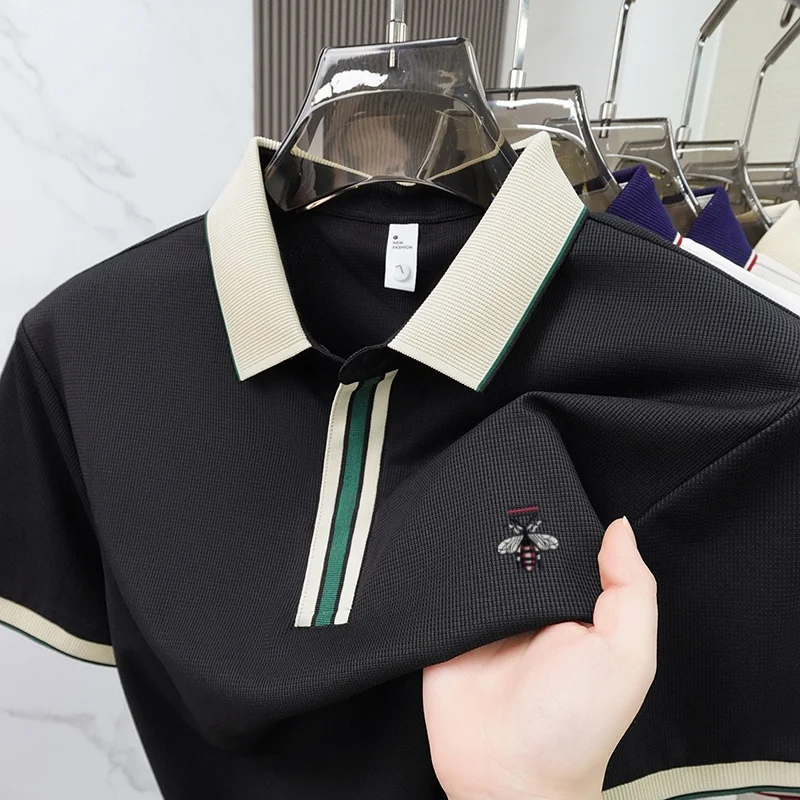 Summer new men's short sleeved polo shirt fashion brand Little Bee embroidery skin friendly breathable daily casual T-shirt top
Summer new men's short sleeved polo shirt fashion brand Little Bee embroidery skin friendly breathable daily casual T-shirt top