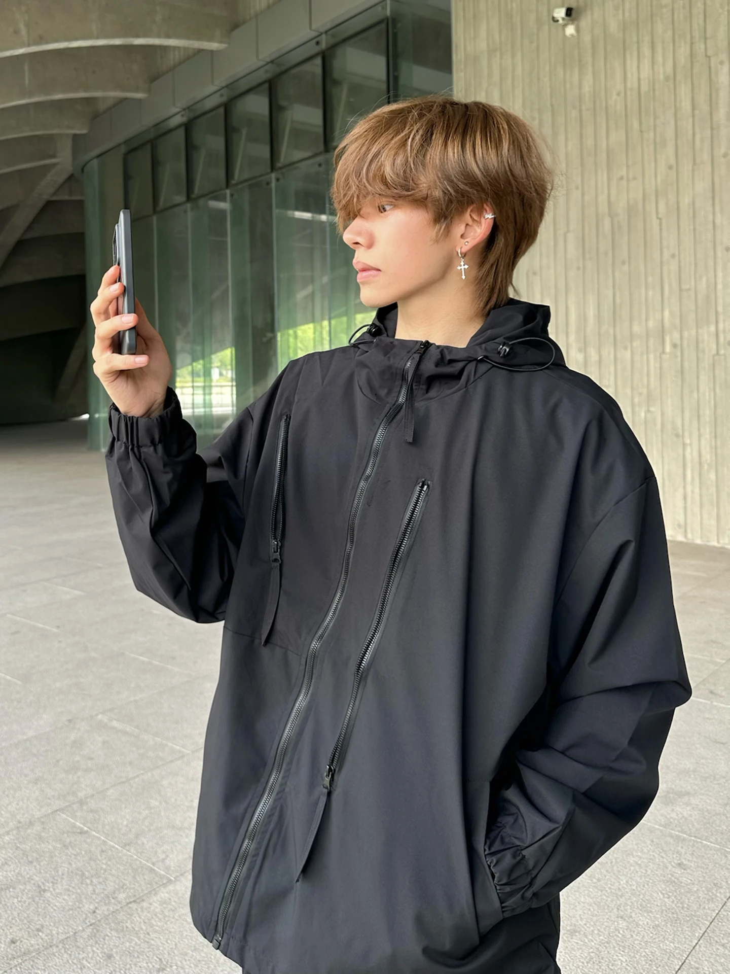 Мужская осенняя куртка Bla Zipper Outdoor: быстросохнущая, водонепроницаемая, с капюшоном, для защиты от солнца, повседневная, свободного кроя
Мужская осенняя куртка Bla Zipper Outdoor: быстросохнущая, водонепроницаемая, с капюшоном, для защиты от солнца, повседневная, свободного кроя