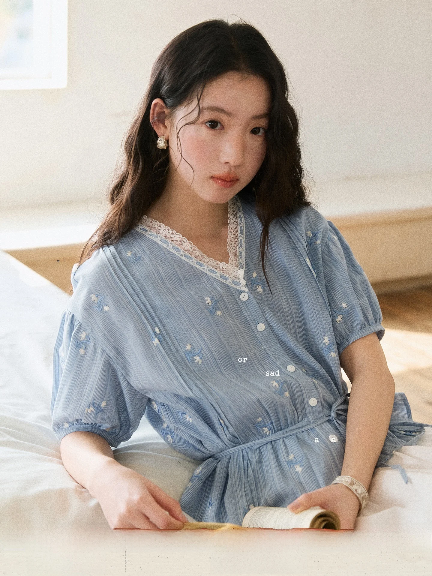 Blue Striped Floral Embroidery Belted Shirt Women's Loose Fit Cotton French Style Shirt Wet Sweat Absorbent Thin Short Sleeve
Blue Striped Floral Embroidery Belted Shirt Women's Loose Fit Cotton French Style Shirt Wet Sweat Absorbent Thin Short Sleeve