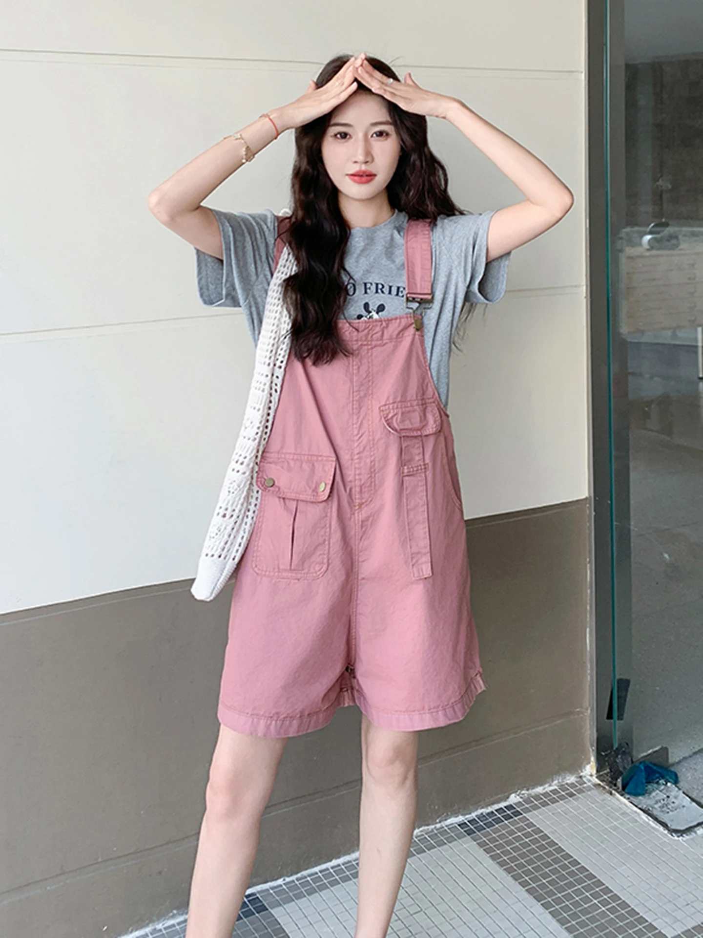 Розовые корейские комбинезоны в стиле милитари для женщин: летние, новые, свободные, повседневные, цельные брюки с омолаживающим эффектом
Розовые корейские комбинезоны в стиле милитари для женщин: летние, новые, свободные, повседневные, цельные брюки с омолаживающим эффектом