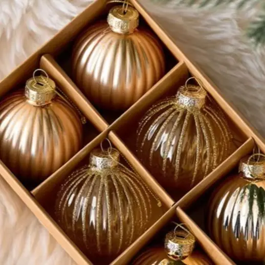 A set of gold and red glass small hanging balls decorated with Christmas balls for foreign trade
A set of gold and red glass small hanging balls decorated with Christmas balls for foreign trade