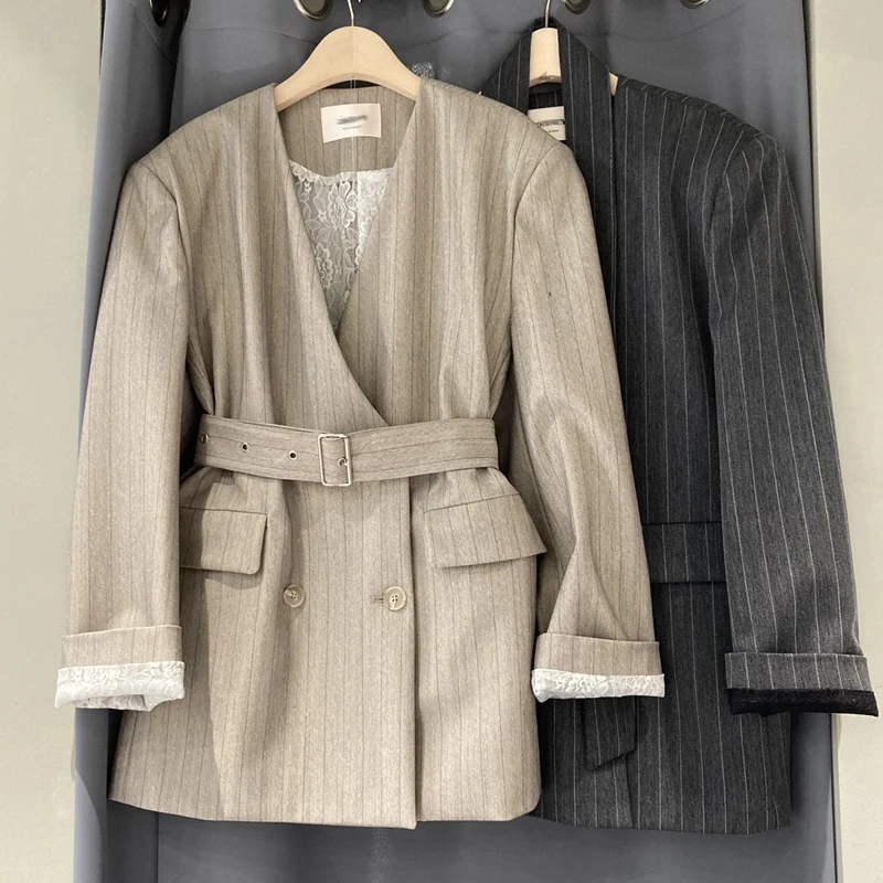 SuperAen Spring and Autumn 2026 New Korean-style Loose Lace-up Waist Striped Jacket for Women's Fashion Elegant V-neck Blazer
SuperAen Spring and Autumn 2026 New Korean-style Loose Lace-up Waist Striped Jacket for Women's Fashion Elegant V-neck Blazer