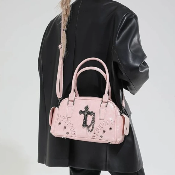 Винтажная модная сумка в стиле панк из искусственной кожи, большая вместительная сумка-кроссбоди унисекс, женская сумка, клатч
Винтажная модная сумка в стиле панк из искусственной кожи, большая вместительная сумка-кроссбоди унисекс, женская сумка, клатч