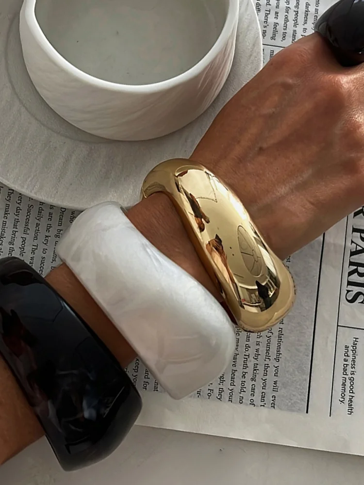 Faionable Resin adient Ombre Bracelet Women's Irregular round Arc Acrylic Bracelet Sli Dyeing Resin Wrist Jewelry
Faionable Resin adient Ombre Bracelet Women's Irregular round Arc Acrylic Bracelet Sli Dyeing Resin Wrist Jewelry