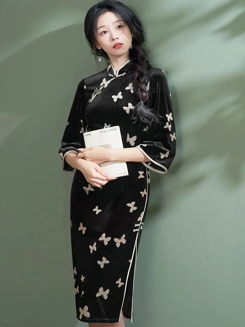Эластичное бархатное платье миди в новом китайском ретро-стиле с воротником-стойкой, улучшенное, молодежное, с цветочным узором, 2024
Эластичное бархатное платье миди в новом китайском ретро-стиле с воротником-стойкой, улучшенное, молодежное, с цветочным узором, 2024