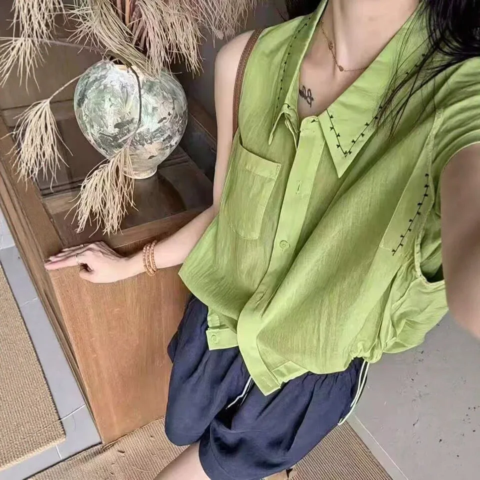Korean Style Collar Embroidered Sleeveless Shirt Women Summer Design Slimming Waist Drawstring Trendy Short Shirt
Korean Style Collar Embroidered Sleeveless Shirt Women Summer Design Slimming Waist Drawstring Trendy Short Shirt