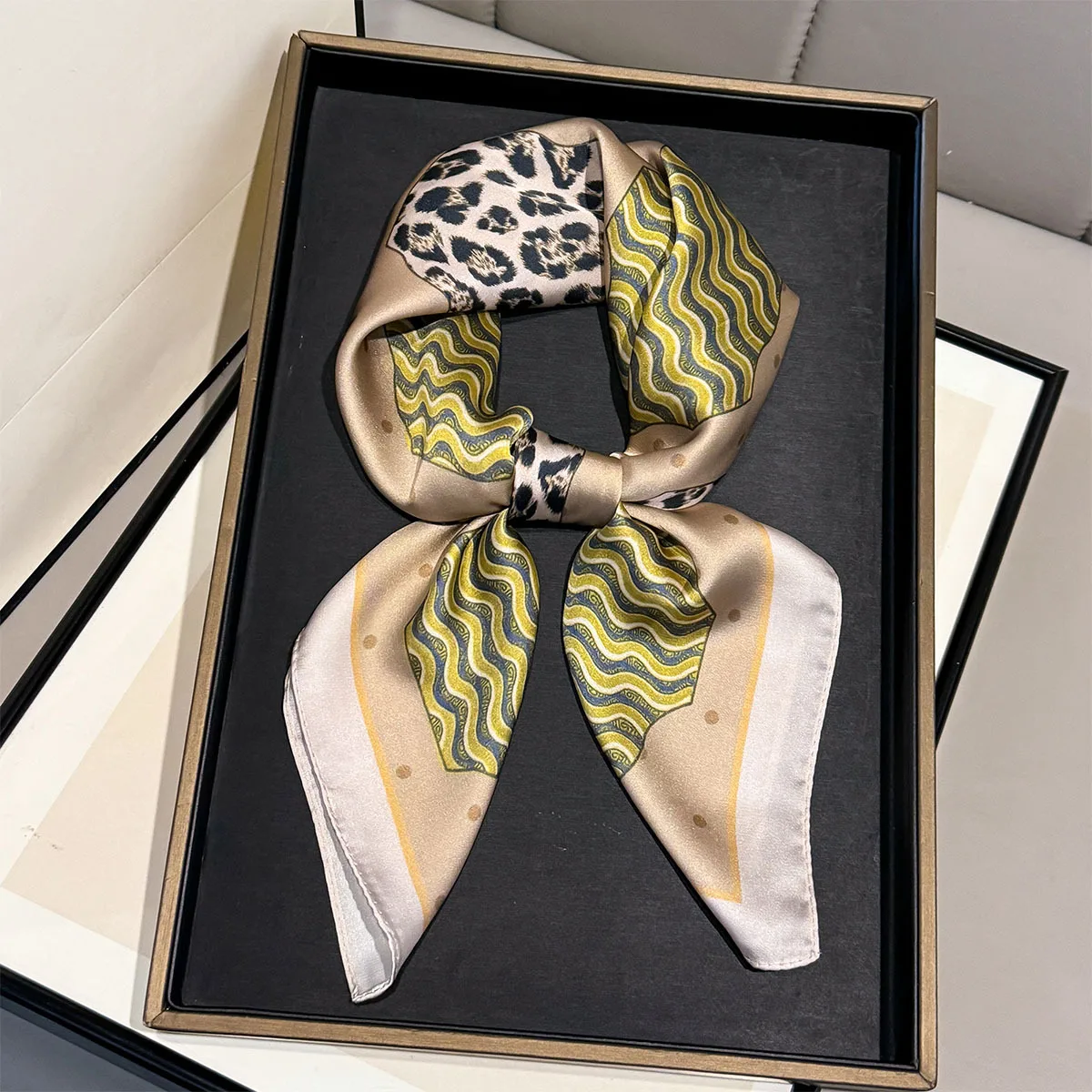 Luxury Leopard Wavy Print Silk Square Scarf Fashion Headscarf Foulard Bandana for Women Office Neckerchief Daily Wear All Season
Luxury Leopard Wavy Print Silk Square Scarf Fashion Headscarf Foulard Bandana for Women Office Neckerchief Daily Wear All Season