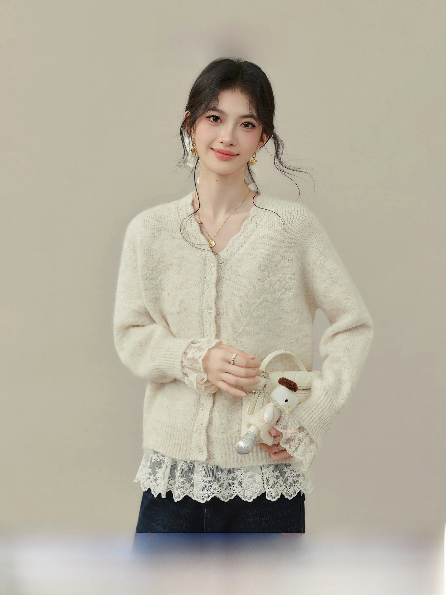 Elegant Long Sleeve Knitted Sweater Coat V-Neck Soft Style Women's Autumn Winter Outerwear Floral Embellished Open Cardigan
Elegant Long Sleeve Knitted Sweater Coat V-Neck Soft Style Women's Autumn Winter Outerwear Floral Embellished Open Cardigan