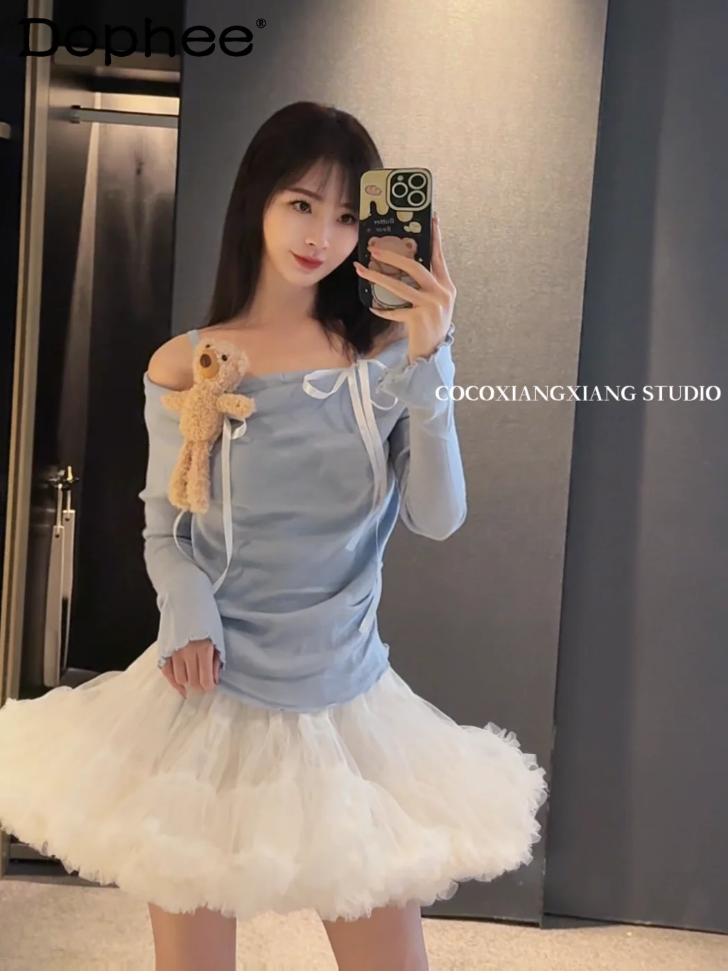 Trendy Brand Bear Doll Ribbon Off-the-shoulder Knitted Sweater Light Blue Heavy Industry Mesh Fluffy Mini-skirt Ballet Style
Trendy Brand Bear Doll Ribbon Off-the-shoulder Knitted Sweater Light Blue Heavy Industry Mesh Fluffy Mini-skirt Ballet Style