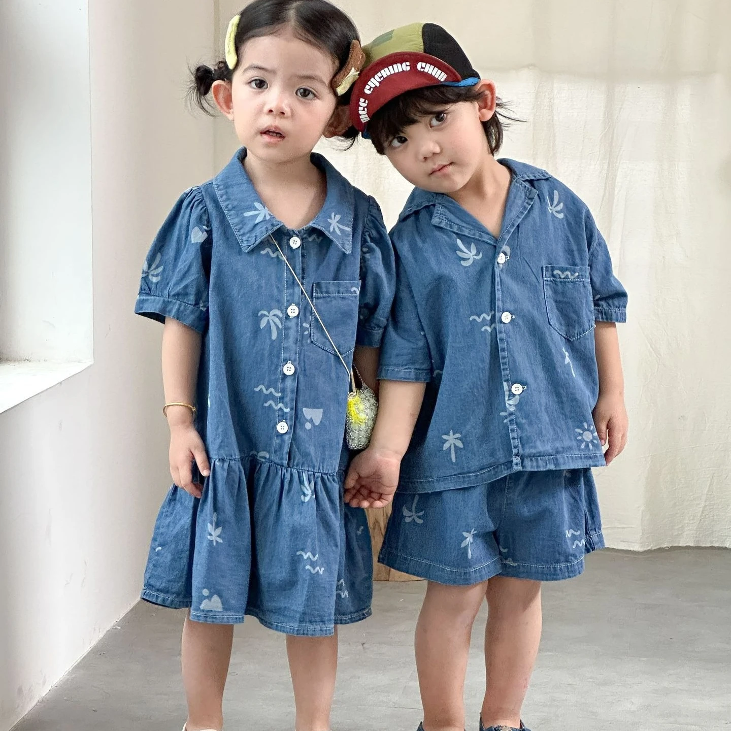 Set 2026 Spring Summer New Childrens Clothing Korean Boys and Girls Fashion Print Denim Shirt Shorts Dress Brother and Sister
Set 2026 Spring Summer New Childrens Clothing Korean Boys and Girls Fashion Print Denim Shirt Shorts Dress Brother and Sister