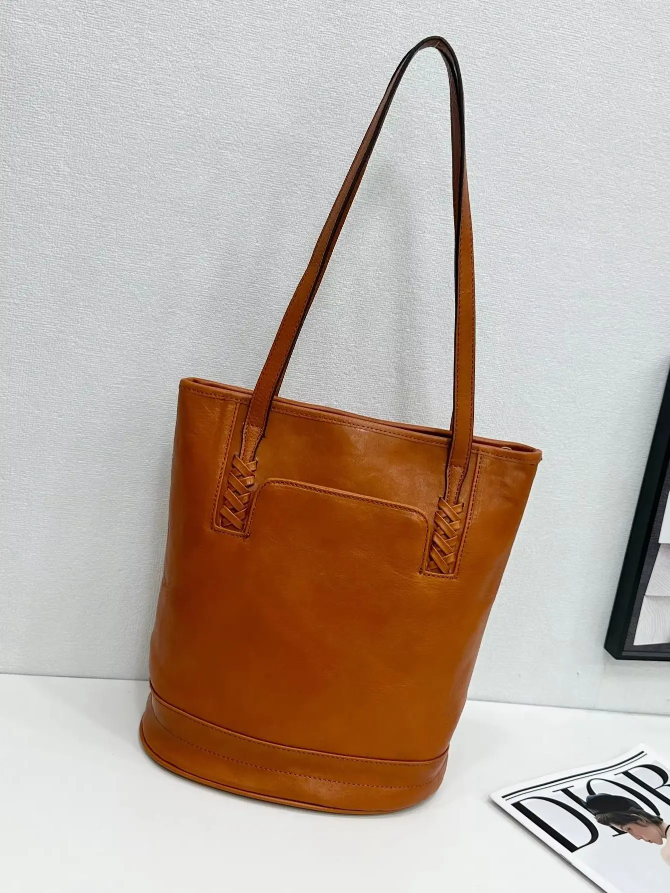Top Grain Vegetable Tanned Cowhide Women Bucket Underarm Bag Multi-compartment Fashion Ladies Shoulder Crossbody Bagf for Woman
Top Grain Vegetable Tanned Cowhide Women Bucket Underarm Bag Multi-compartment Fashion Ladies Shoulder Crossbody Bagf for Woman