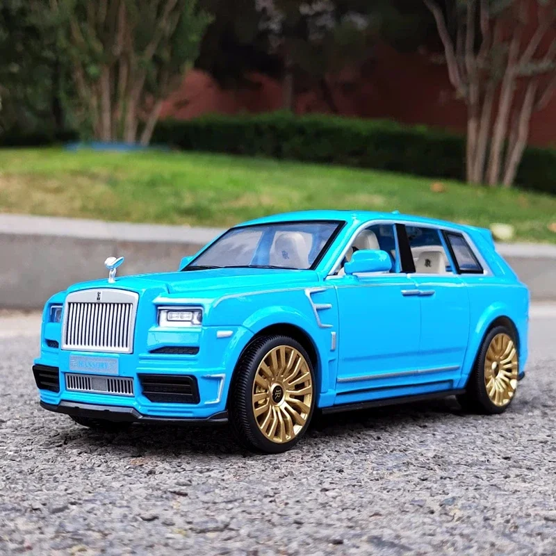 Модель автомобиля в масштабе 1:24 из сплава Rolls Royce Cullinan Luxy, модель автомобиля из литых металлических игрушек, модель автомобиля со звуком и фотографией, коллекция детских подарков
Модель автомобиля в масштабе 1:24 из сплава Rolls Royce Cullinan Luxy, модель автомобиля из литых металлических игрушек, модель автомобиля со звуком и фотографией, коллекция детских подарков