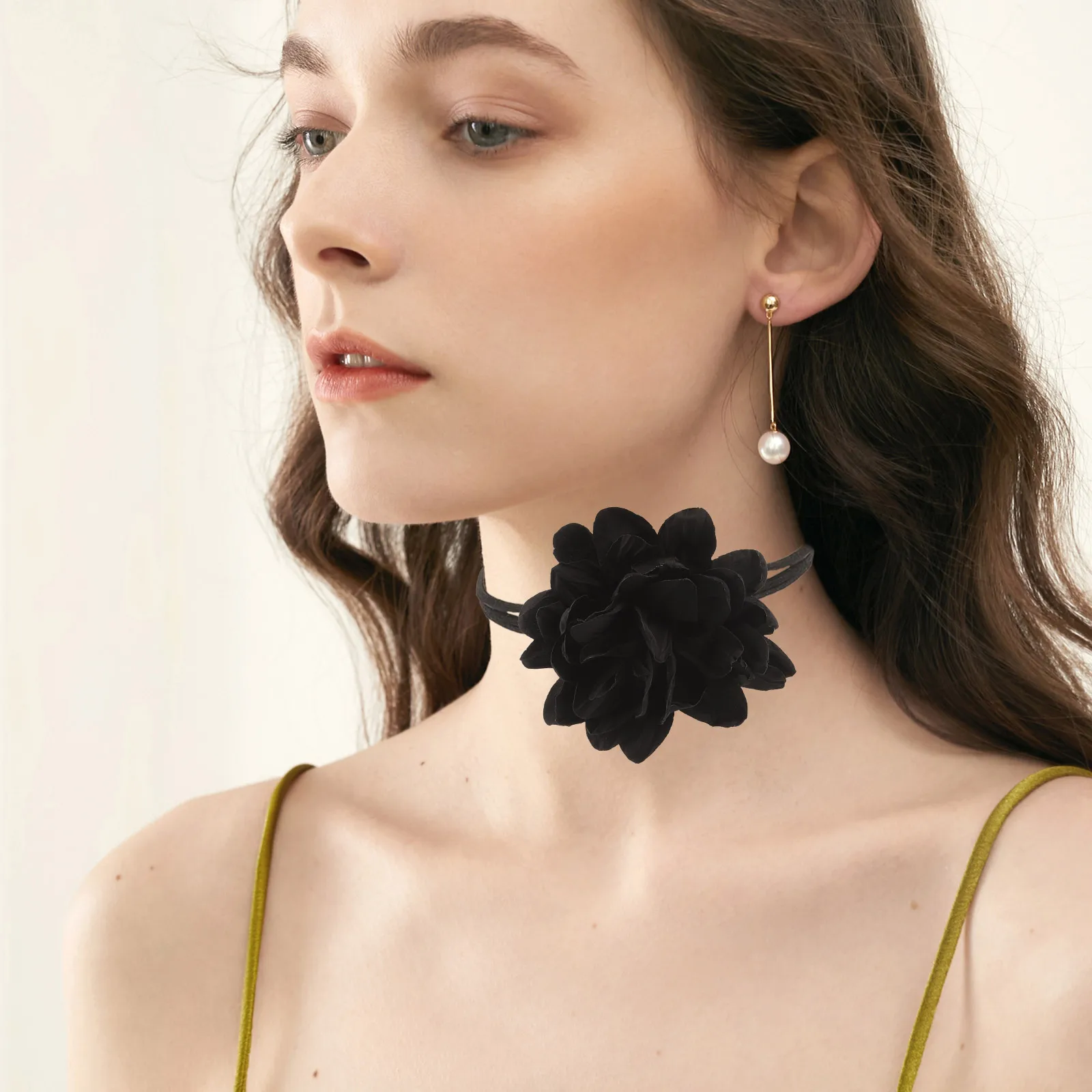 Rose Necklace Bohemian Women Jewelry Flocking Cloth Choker Necklaces Rose Decor Soft Material Skin Friendly Comfortable Wear
Rose Necklace Bohemian Women Jewelry Flocking Cloth Choker Necklaces Rose Decor Soft Material Skin Friendly Comfortable Wear
