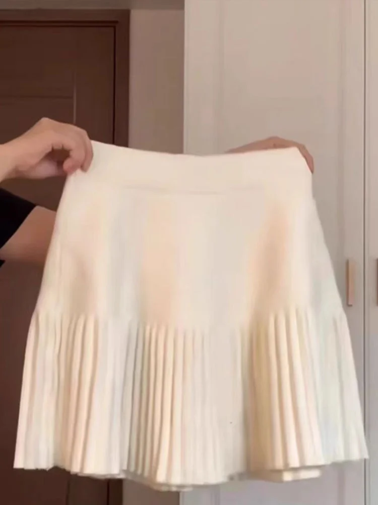 Мягкая вязаная белая юбка А-силуэта женская с высокой талией, облегающая, плиссированная, зимняя новинка в японском стиле для повседневной носки
Мягкая вязаная белая юбка А-силуэта женская с высокой талией, облегающая, плиссированная, зимняя новинка в японском стиле для повседневной носки