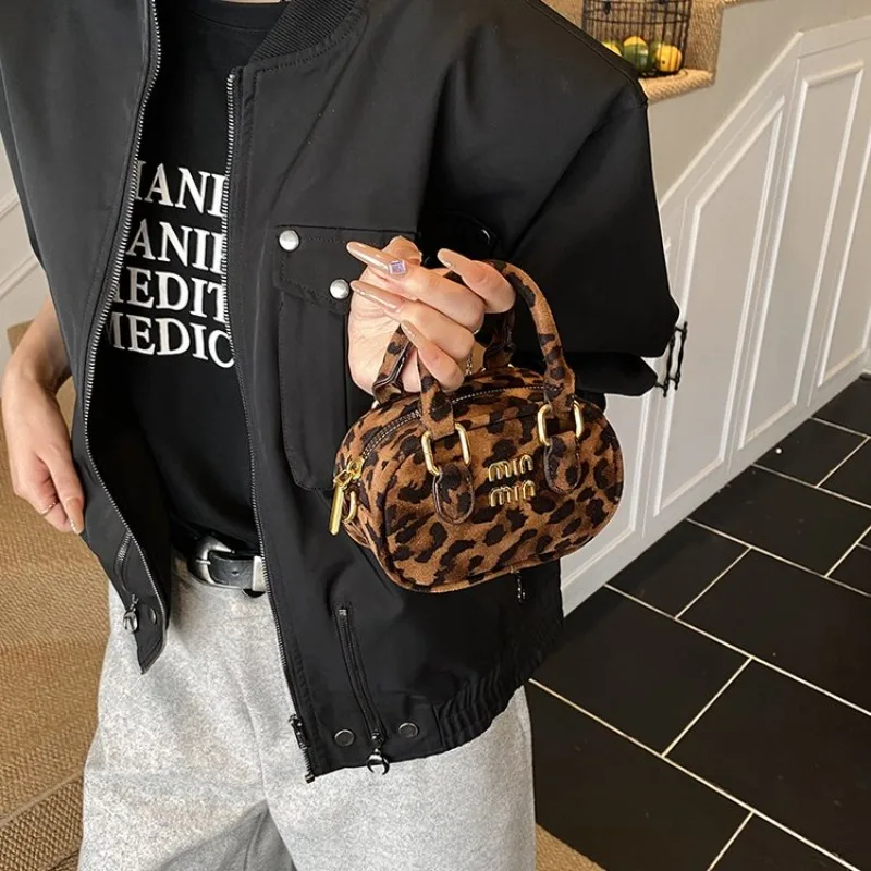 Classic Retro Messenger Purse For Women With Simple Vintage Styling And Letter Logo Also Functions As A Practical Diaper Bag
Classic Retro Messenger Purse For Women With Simple Vintage Styling And Letter Logo Also Functions As A Practical Diaper Bag