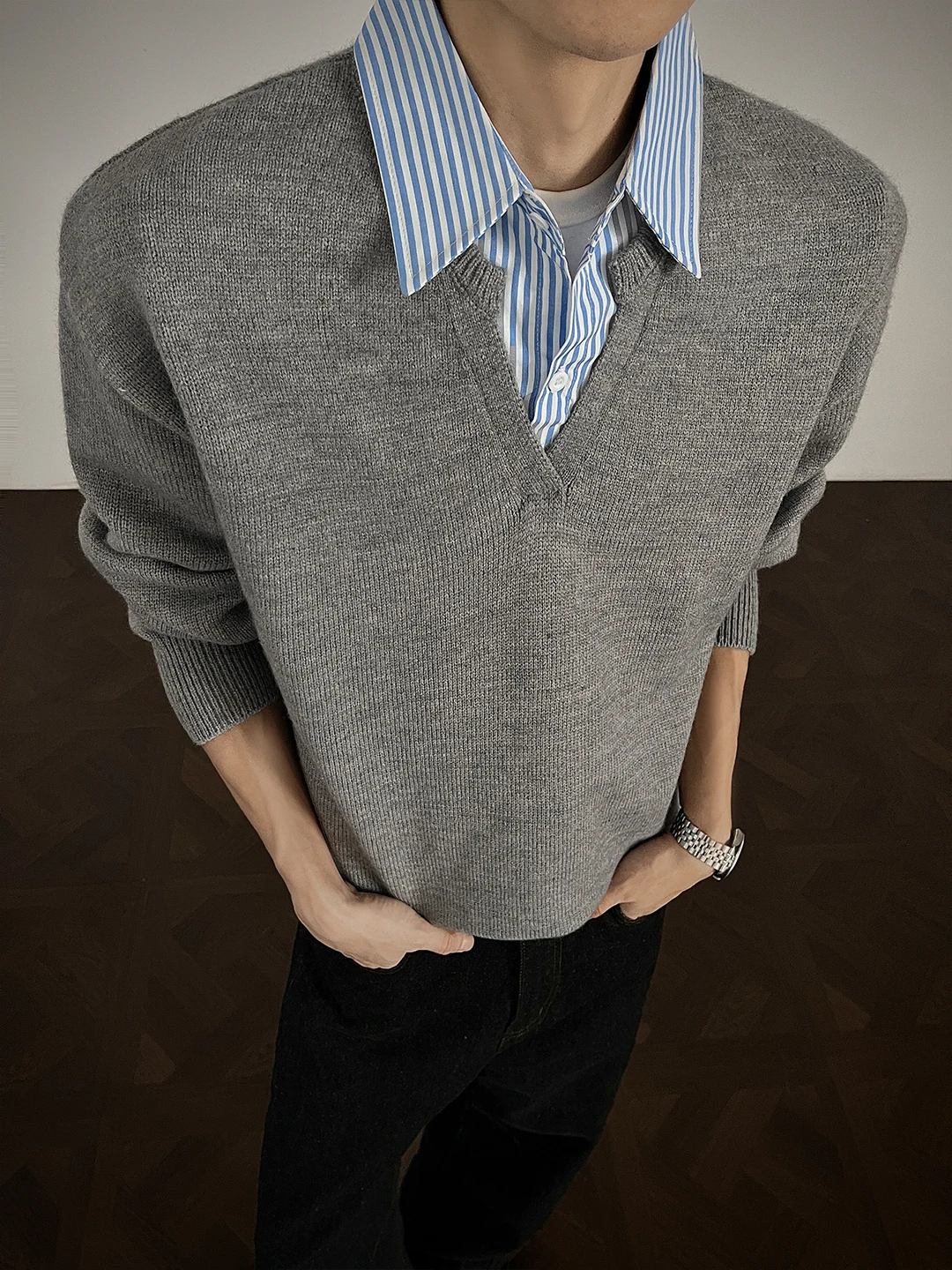 Мужской свободный трикотаж с v-образным вырезом, свитер с воротником irt, повседневный американский свитер, осенний бренд Faion, ленивый Sle, из двух предметов
Мужской свободный трикотаж с v-образным вырезом, свитер с воротником irt, повседневный американский свитер, осенний бренд Faion, ленивый Sle, из двух предметов