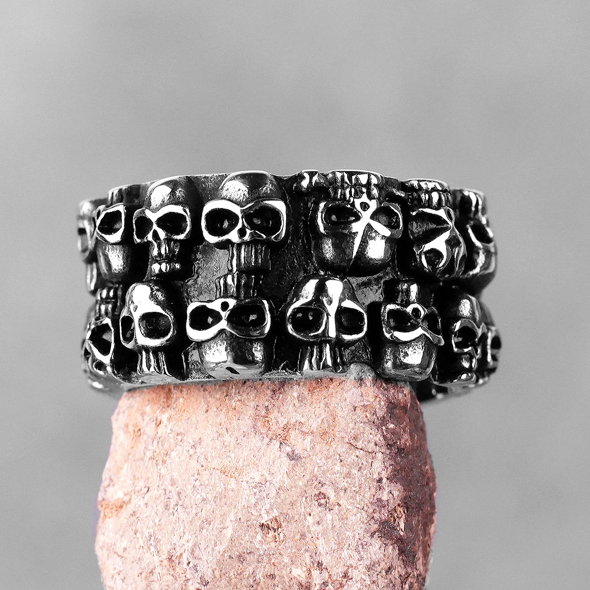 Stainless Steel Man Men Rings Punk Rock Gothic HipHop Domineering Multiple Skull Carving for Biker Male Boy Fashion Jewelry Gift
Stainless Steel Man Men Rings Punk Rock Gothic HipHop Domineering Multiple Skull Carving for Biker Male Boy Fashion Jewelry Gift