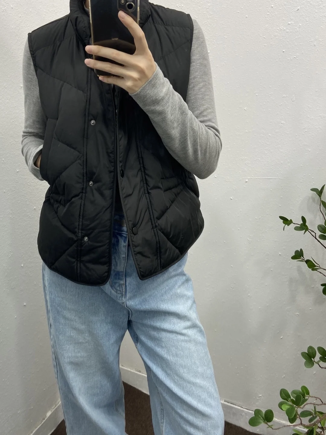 Korean Sle SIS 25 Winter Warm Stand Collar Loose Dstring Du down Vest Simple Aosphere Straight Tube Thin Model
Korean Sle SIS 25 Winter Warm Stand Collar Loose Dstring Du down Vest Simple Aosphere Straight Tube Thin Model