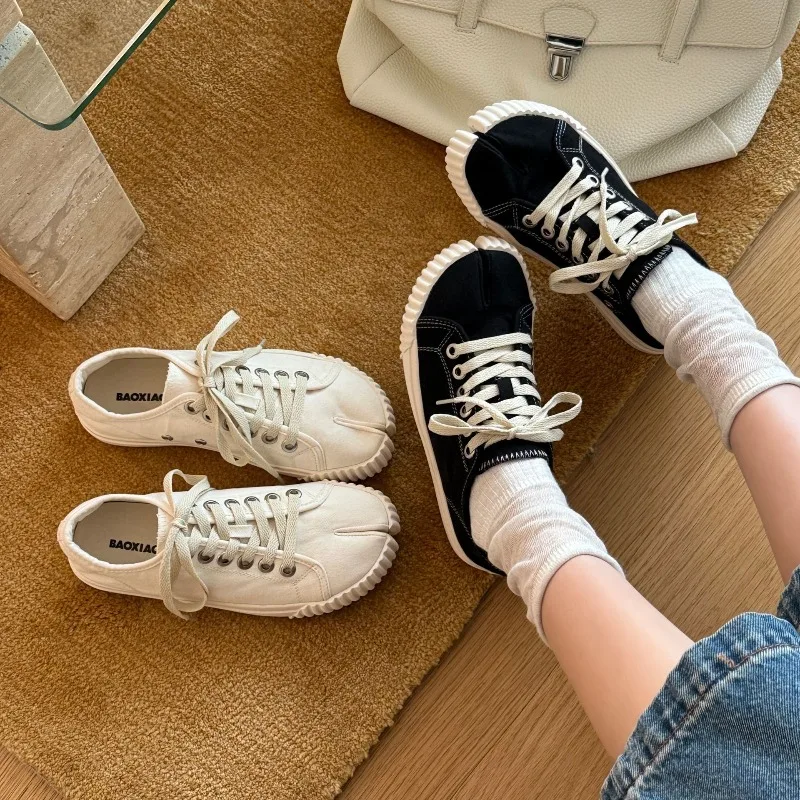 Fashion Women Shoes New Japanese Style Casual Shoes for Woman Exquisite Canvas Flat Bottom Sneakers Designer Shoes Zapatos Mujer
Fashion Women Shoes New Japanese Style Casual Shoes for Woman Exquisite Canvas Flat Bottom Sneakers Designer Shoes Zapatos Mujer