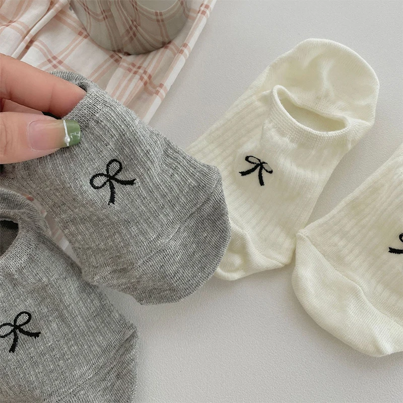 Summer Thin Breathable Invisible Boat Socks Women Sock Bowknot Solid Colors Non Slip Silicone Short Sox Ladies
Summer Thin Breathable Invisible Boat Socks Women Sock Bowknot Solid Colors Non Slip Silicone Short Sox Ladies