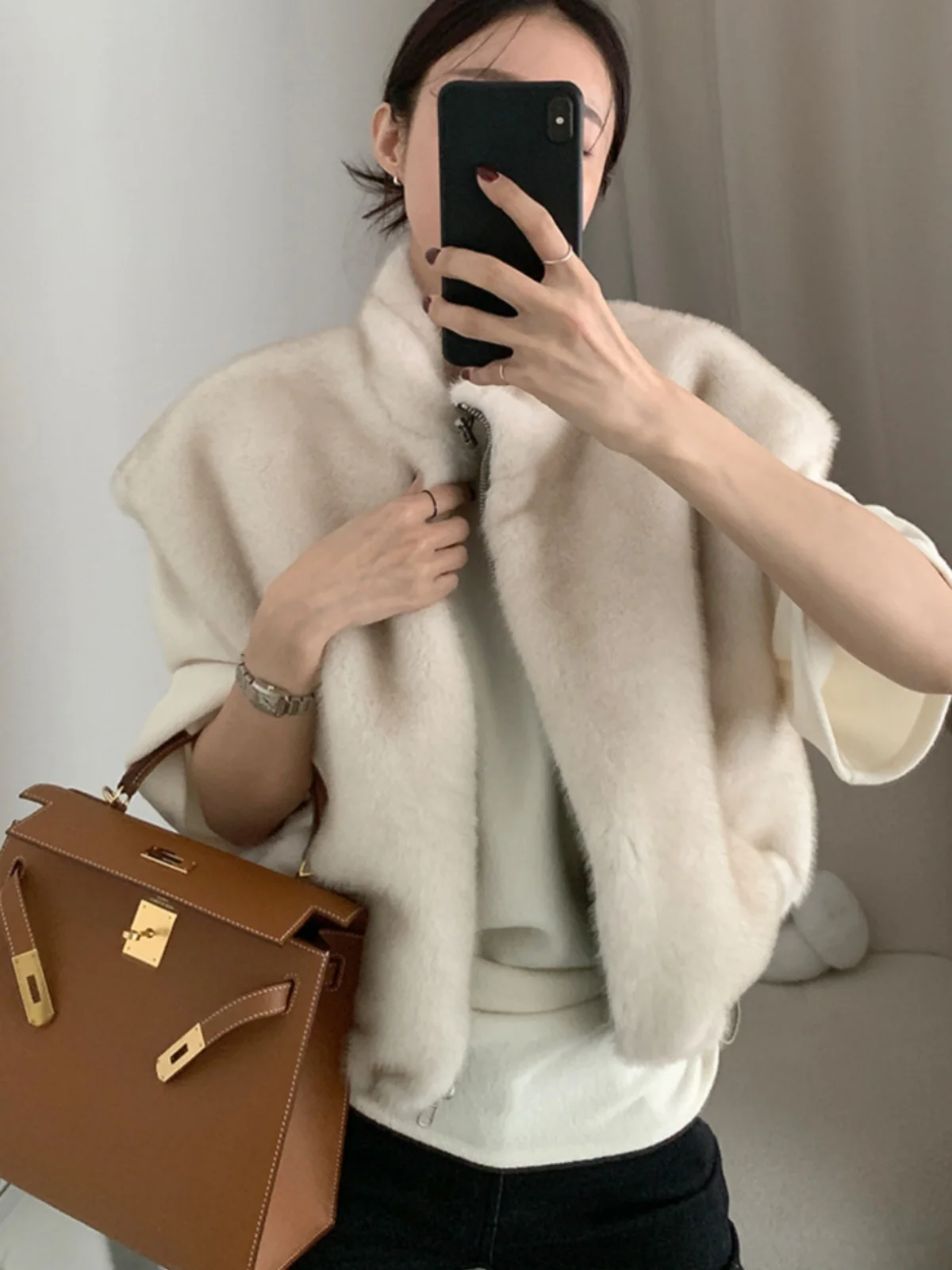 Women's Winter Loose Casual Fur Vest Coat Double-Sided Wear Retro Korean Sle Faionable Versatile Lapel Single-Breasted ...
Women's Winter Loose Casual Fur Vest Coat Double-Sided Wear Retro Korean Sle Faionable Versatile Lapel Single-Breasted ...