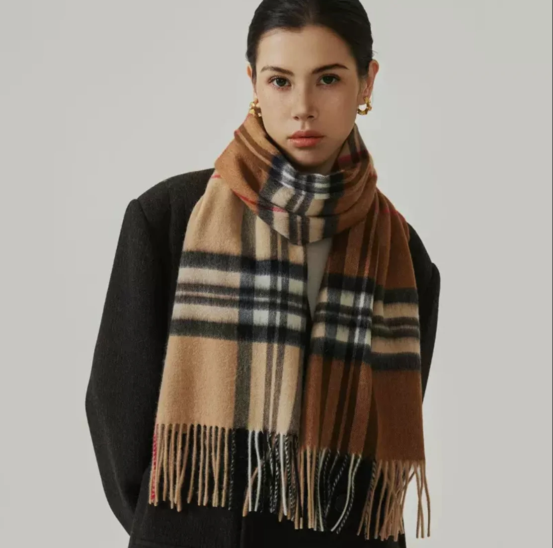 Classic autumn and winter 100% wool scarf selection of high quality fleece plaid female scarf all-match high sense shawl
Classic autumn and winter 100% wool scarf selection of high quality fleece plaid female scarf all-match high sense shawl