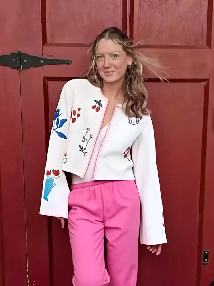 HH Autumn Women Fashion Vintage Crew Neck Embroidered Jacket Female Bright Thread Decorated Sweet Long Sleeves Cardigan Coat
HH Autumn Women Fashion Vintage Crew Neck Embroidered Jacket Female Bright Thread Decorated Sweet Long Sleeves Cardigan Coat