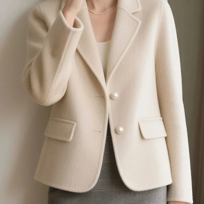 Short Woolen Jacket Women Western Style Woolen Coat Spring Autumn Winter New Fashion Retro Blended Woolen Top Outerwear
Short Woolen Jacket Women Western Style Woolen Coat Spring Autumn Winter New Fashion Retro Blended Woolen Top Outerwear
