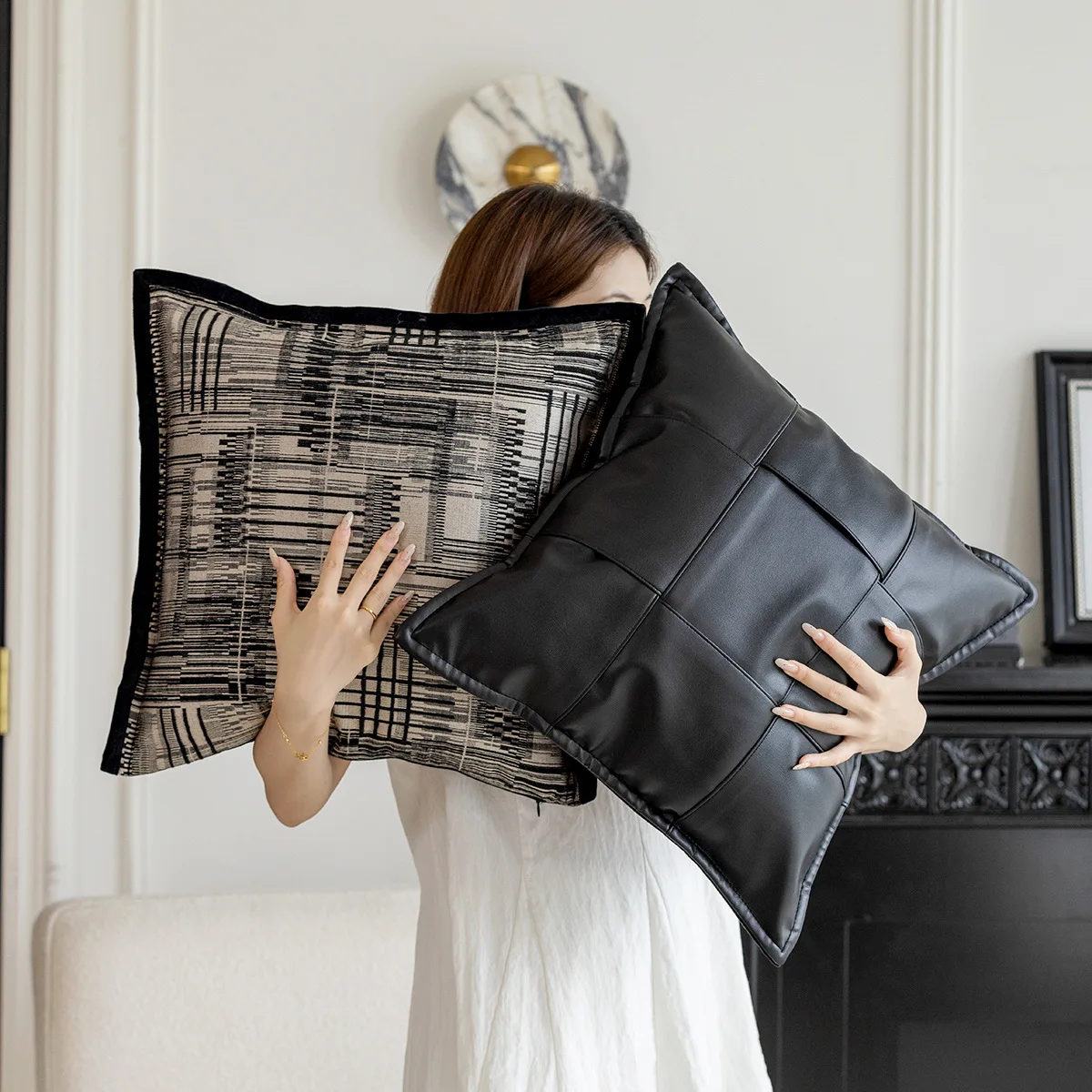Leather Woven Cushion Cover Advanced Luxury Retro Pillow Covers Decorative Black and White Jacquard Pillowcase for Home Decor
Leather Woven Cushion Cover Advanced Luxury Retro Pillow Covers Decorative Black and White Jacquard Pillowcase for Home Decor