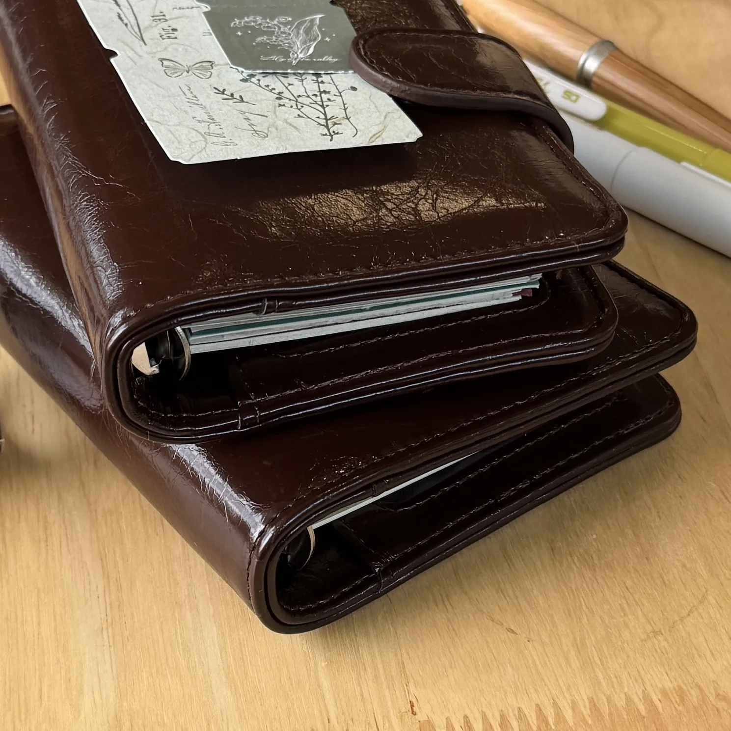 Vintage Brown M5/A7/A6/A5 Binder Refillable Journal Notebook PU Leather Portable Snap Button Planner Handbook
Vintage Brown M5/A7/A6/A5 Binder Refillable Journal Notebook PU Leather Portable Snap Button Planner Handbook