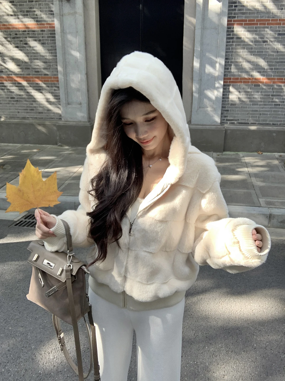 Kubiliv Luxury ort Fur Jaet with Hood Women's Soft Plu Eco-friendly Leather Warmth And Sle Zipper Closure Casual Commute
Kubiliv Luxury ort Fur Jaet with Hood Women's Soft Plu Eco-friendly Leather Warmth And Sle Zipper Closure Casual Commute