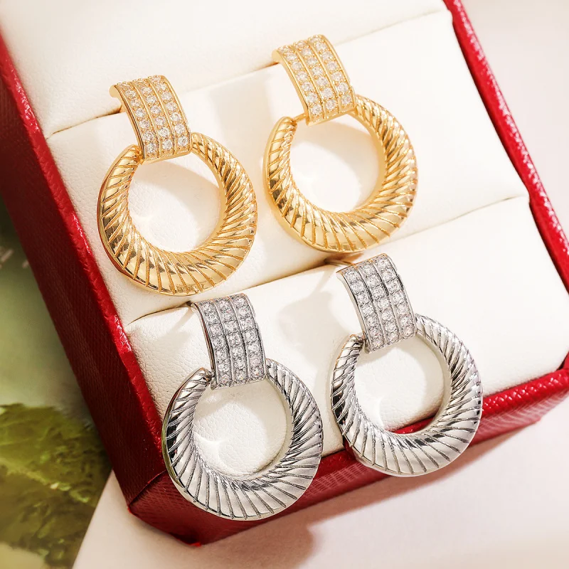 New Fashion Retro Copper Plated 18K Gold Zircon Round for Women, Unique and Versatile Earrings
New Fashion Retro Copper Plated 18K Gold Zircon Round for Women, Unique and Versatile Earrings
