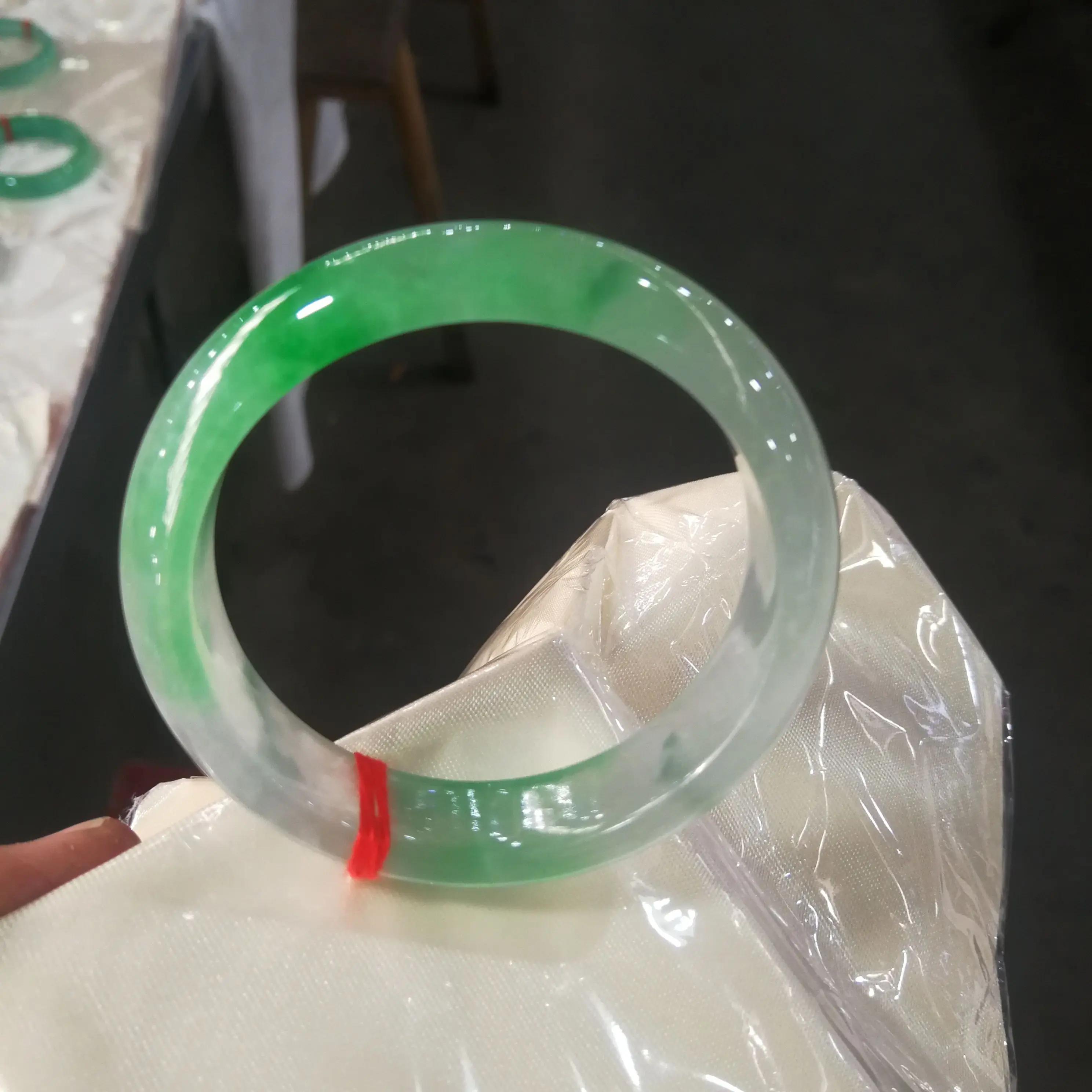Exquisite Natural Burmese Bracelet Emerald Jade Bangle Beautiful Jadeite Jewelry Holiday Gift Fashion Lucky Accessories
Exquisite Natural Burmese Bracelet Emerald Jade Bangle Beautiful Jadeite Jewelry Holiday Gift Fashion Lucky Accessories