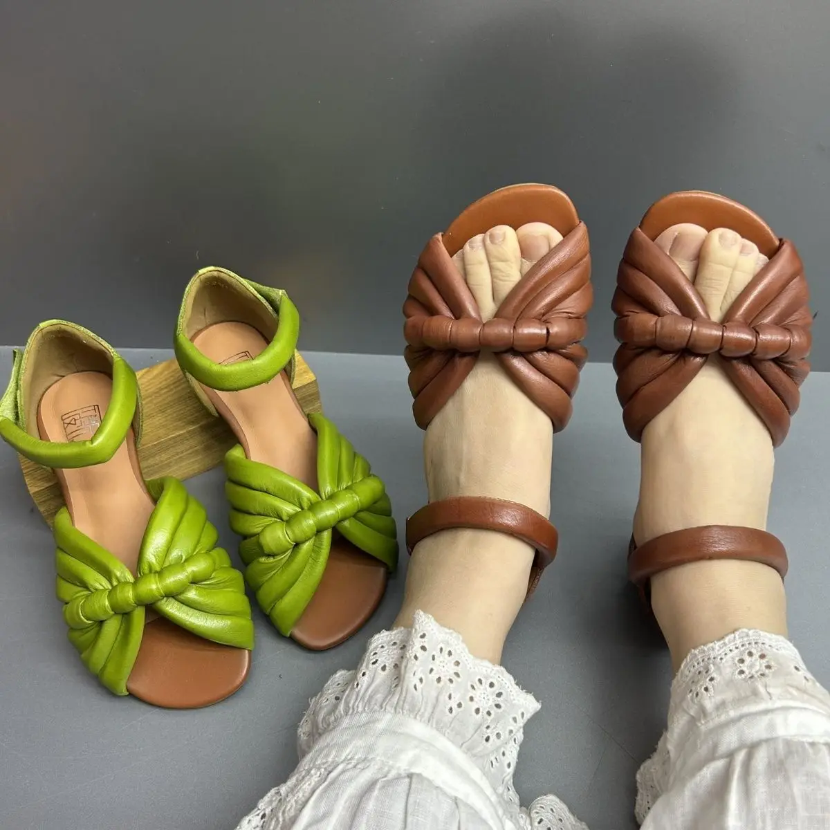High Quality Handmade Temperament Design Top-Grain Leather Women's Shoes Special Interest Light Peep Toe Comfortable Sandals
High Quality Handmade Temperament Design Top-Grain Leather Women's Shoes Special Interest Light Peep Toe Comfortable Sandals