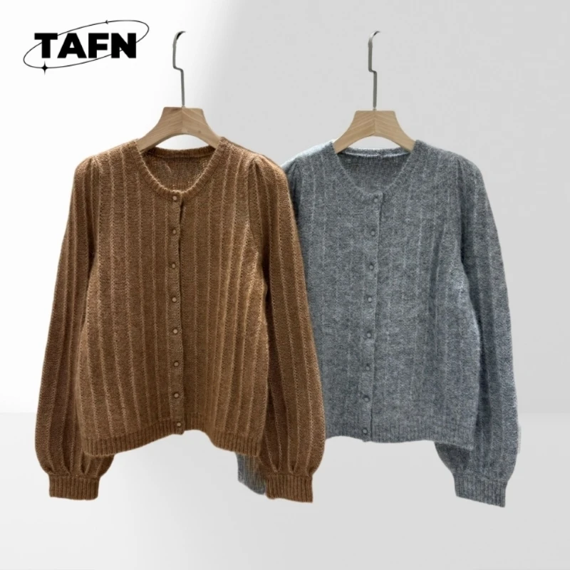 25 Hot Selling Retro Style High-Grade Cashmere Warm Leisure Sweater High Texture Niche Essential Trendy Simple Fashion
25 Hot Selling Retro Style High-Grade Cashmere Warm Leisure Sweater High Texture Niche Essential Trendy Simple Fashion