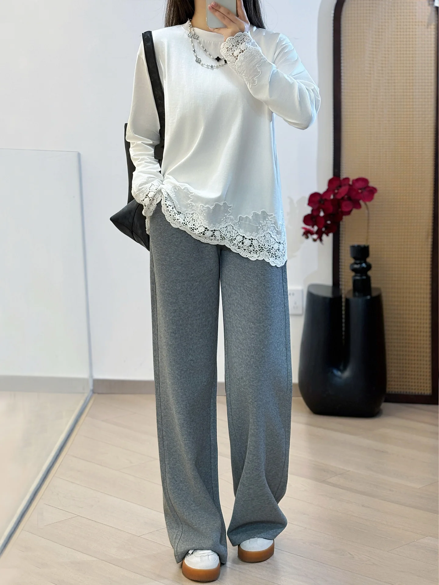Petite Lace Embroidery Long Sve T-irt round Ne High Yarn Cotton Gentle Sle Women's Loose Fit Top Single Wear
Petite Lace Embroidery Long Sve T-irt round Ne High Yarn Cotton Gentle Sle Women's Loose Fit Top Single Wear