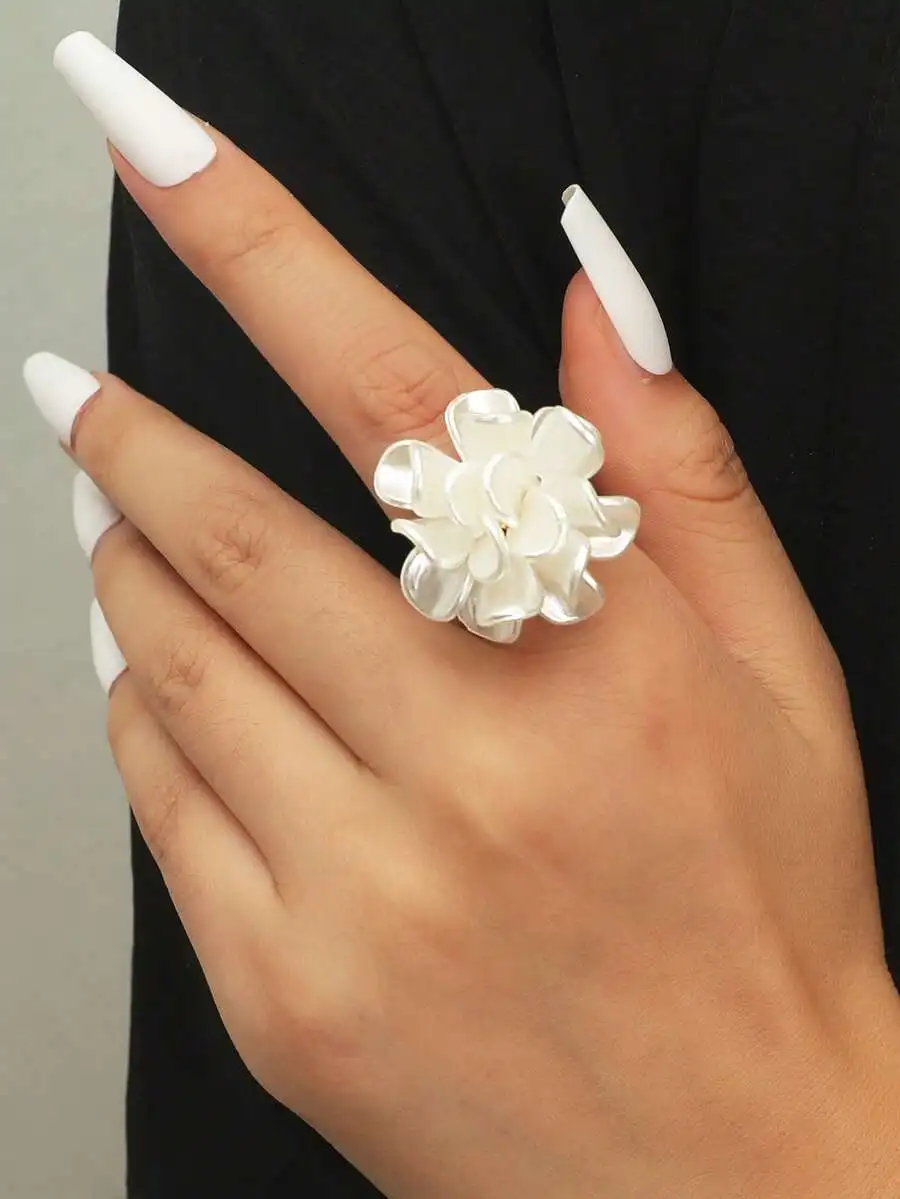 1pc stylish floral open ring for women everyday wear ideal for Valentine’s Day gift
1pc stylish floral open ring for women everyday wear ideal for Valentine’s Day gift
