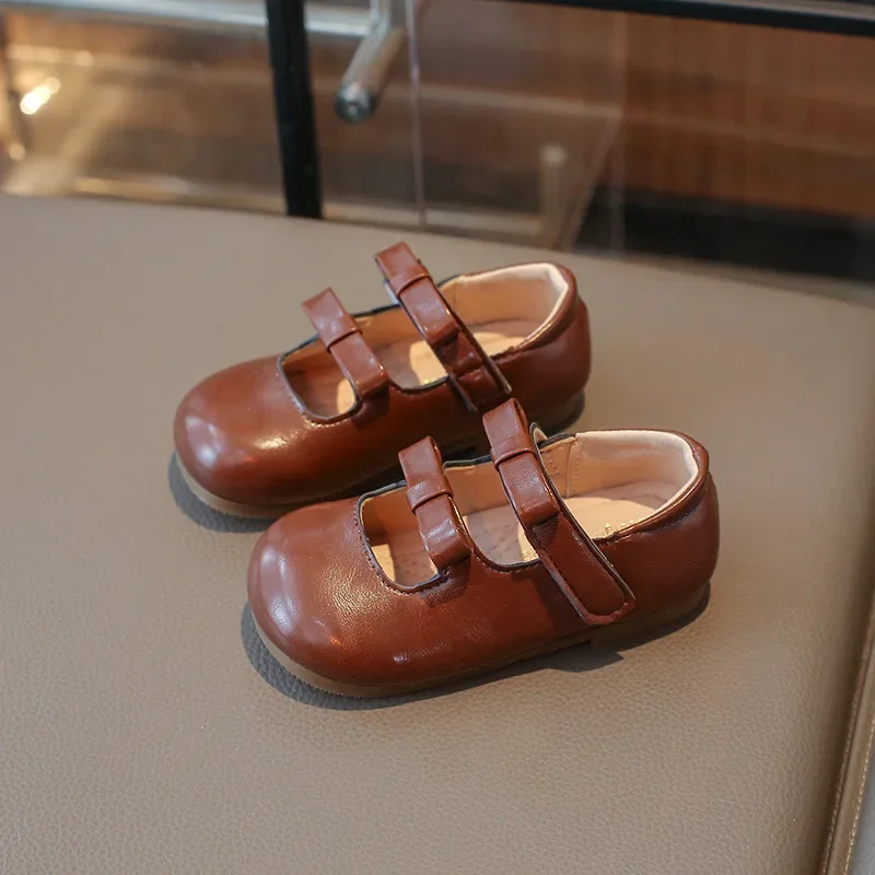 2025 Children Leather Shoes for Girls Spring New Fashion Korean Style Soft Anti-slippery Versatile Chic Bowtie Princess Shoes
2025 Children Leather Shoes for Girls Spring New Fashion Korean Style Soft Anti-slippery Versatile Chic Bowtie Princess Shoes