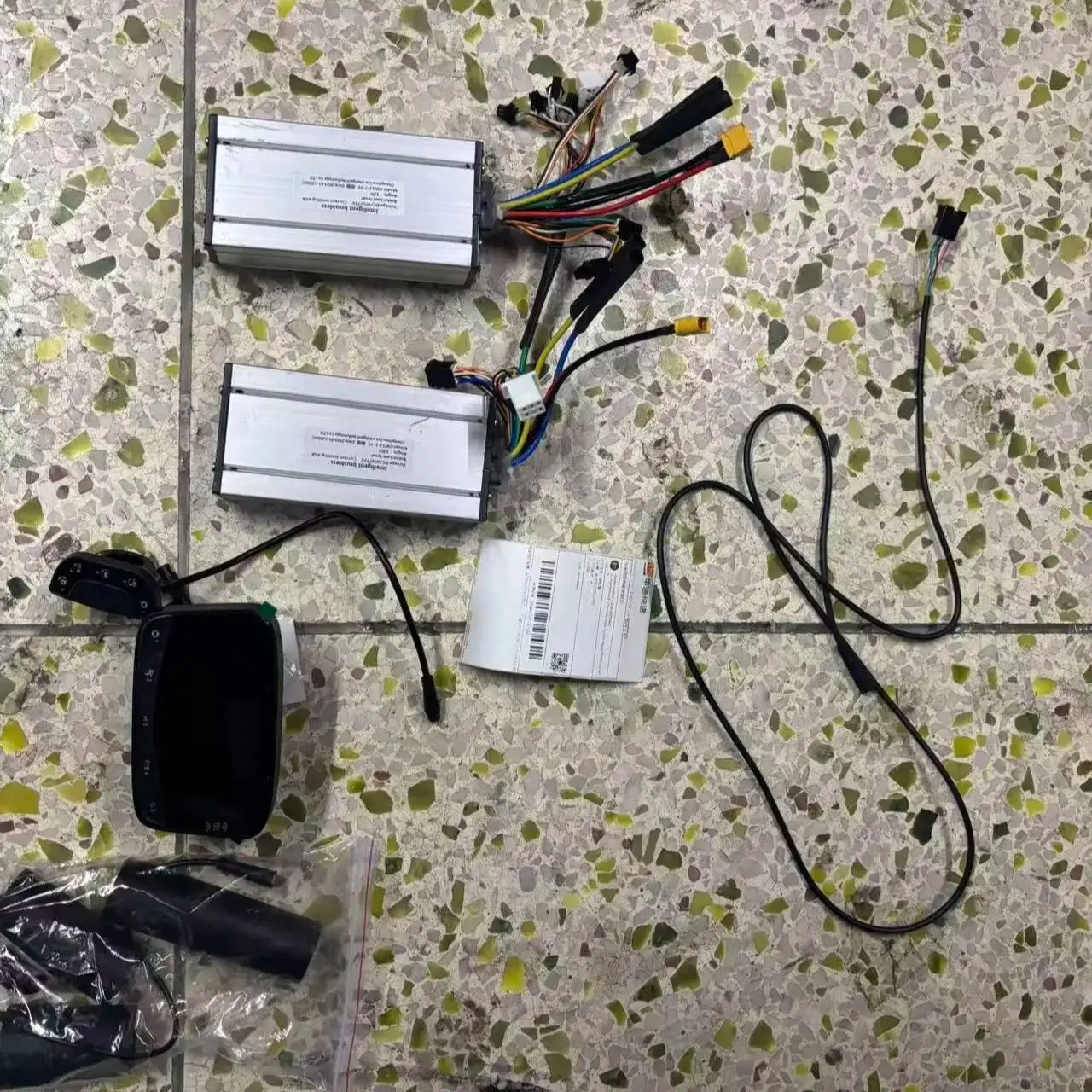 LIVIAE Controller Set 52v 60v 72v 30A 35A 45A Escooter Parts NFC Card Screen Controller with Throttle Display
LIVIAE Controller Set 52v 60v 72v 30A 35A 45A Escooter Parts NFC Card Screen Controller with Throttle Display